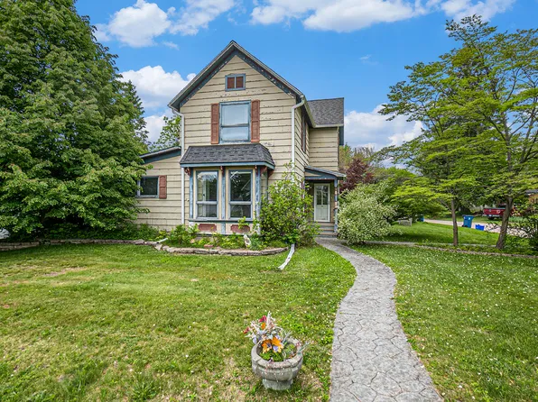 351 E Cherry St, Fremont, MI 49412