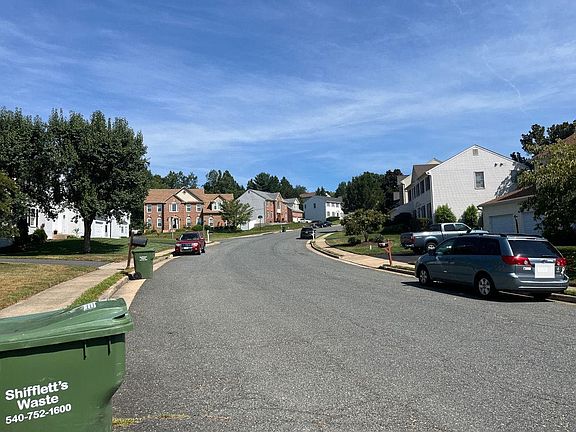 4th image of 35 Brittany Ln