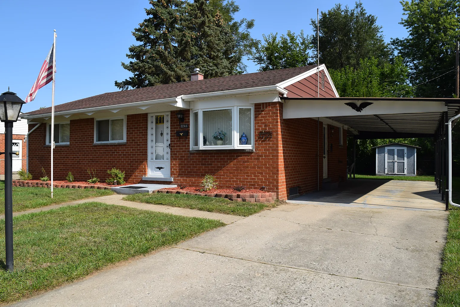 1266 Laurel Ave photo 1