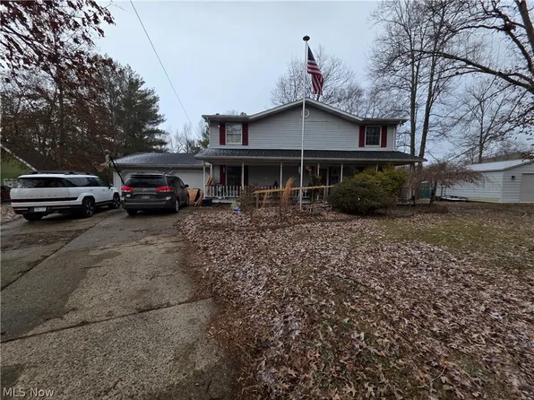 405 Windsor Dr, Mineral Wells, WV 26150