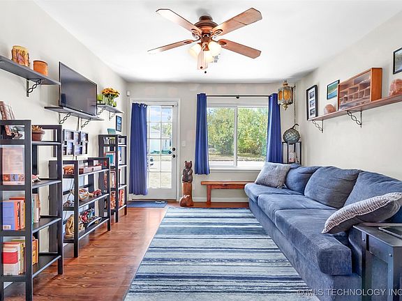 5th image of 1427 E Thompson Ave
