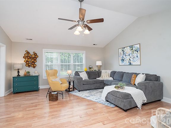 4th image of 3423 Continental Dr