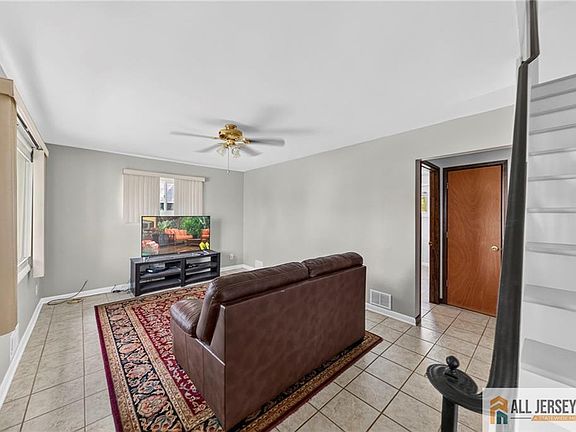 4th image of 337 Morgan Ave