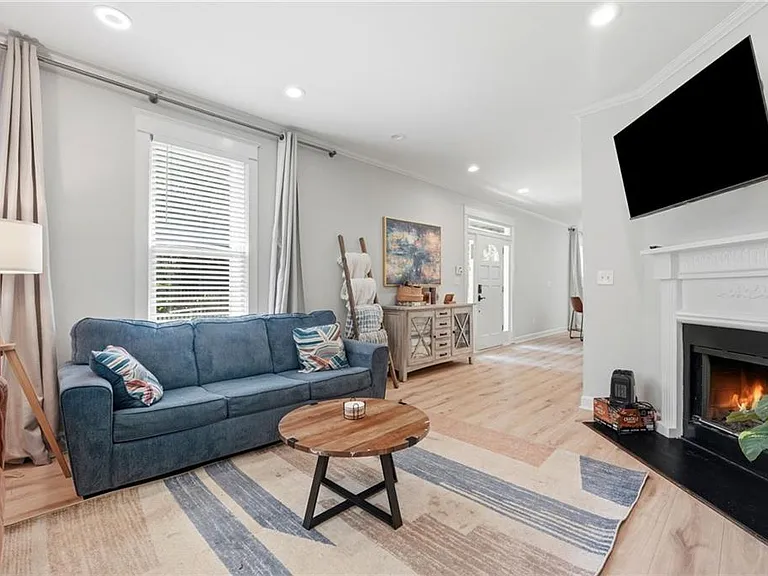 312 Glenwood Ave SE — Photo 6