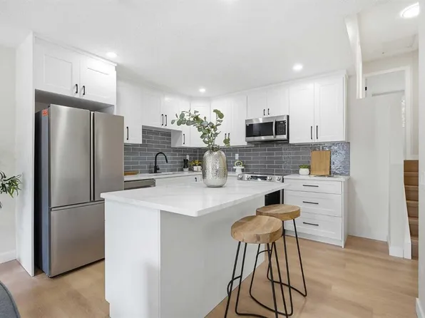 1060 SE Ranchview Rd NW, Calgary, AB T3G 1R9