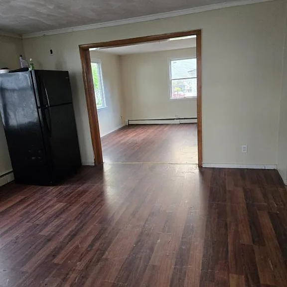 563 Cheshire St — Photo 4