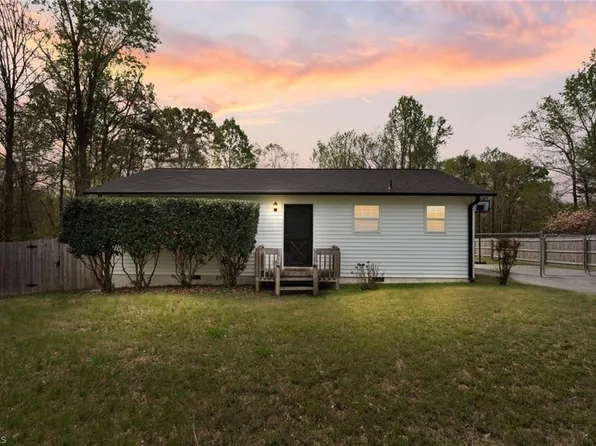 569 Pilot Cir, Thomasville, NC 27360