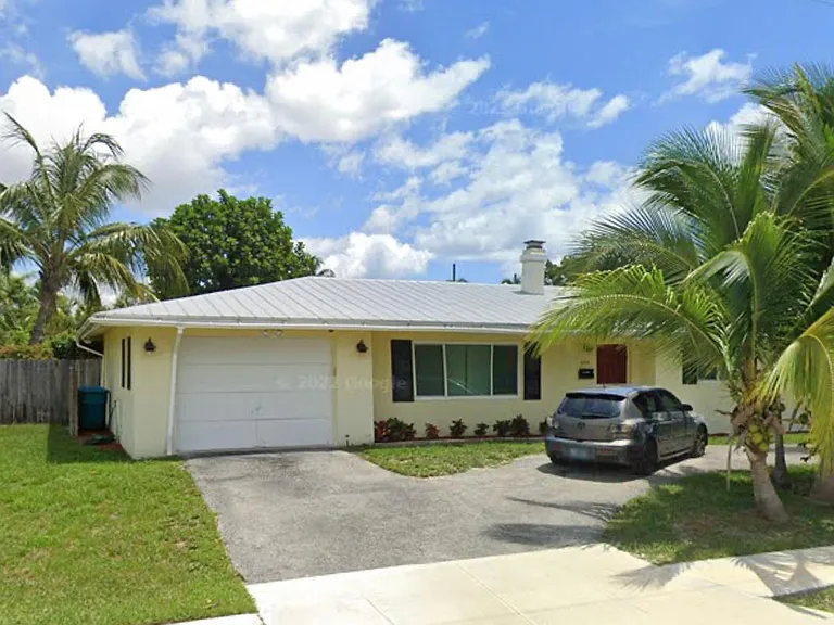 243 SW 12th Ave — Photo 1