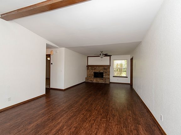 3rd image of 1229 W Louisville St