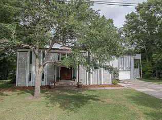 3121 Magnolia Ln, Ocean Springs, MS 39564