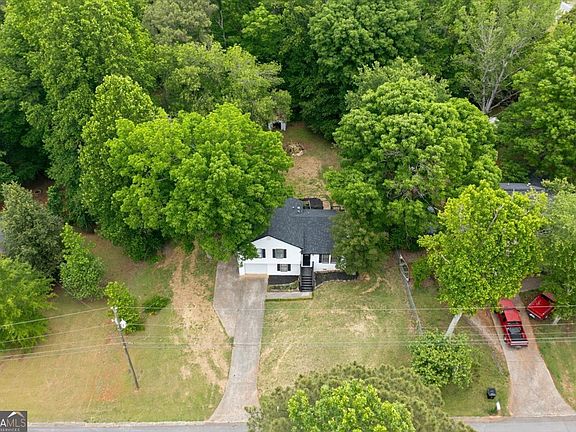 3rd image of 40 Hickory Ln