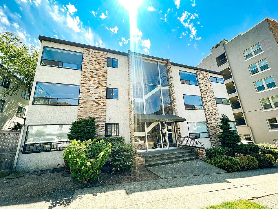 515 East Denny Apartments