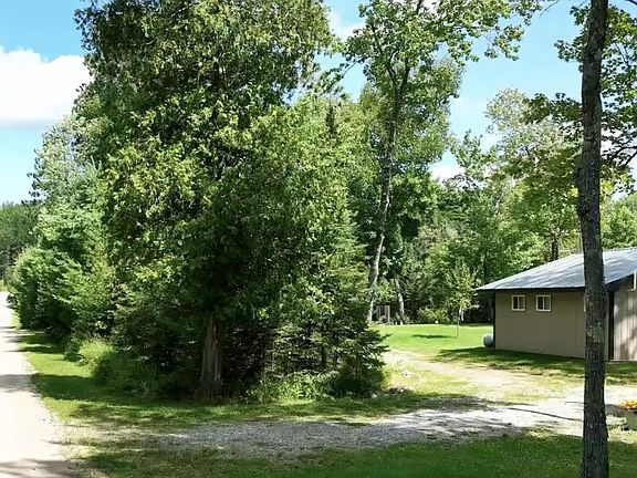 3rd image of 2964 Chaps Rd