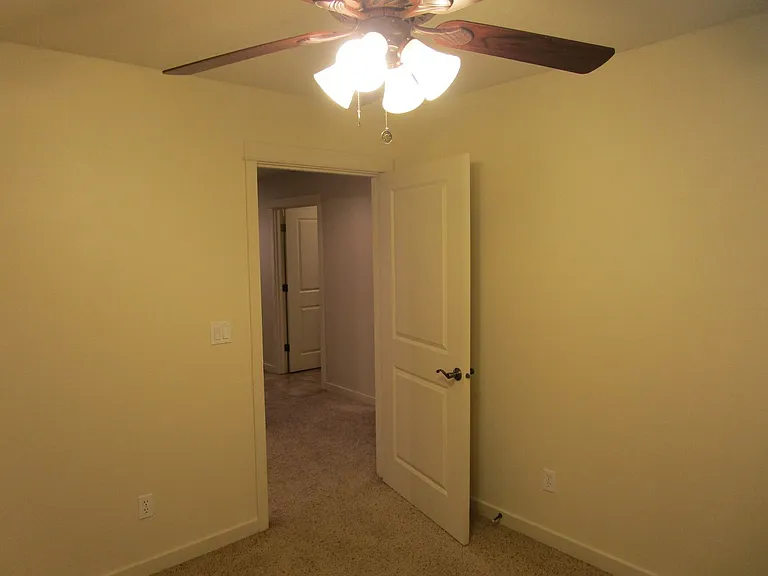 534 NE Brookstone Dr — Photo 6