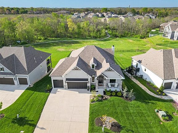 2nd image of 325 NW Ambersham Dr