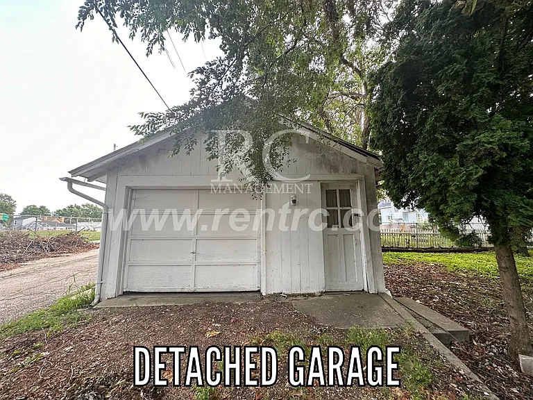 1117 N Gilbert St — Photo 18