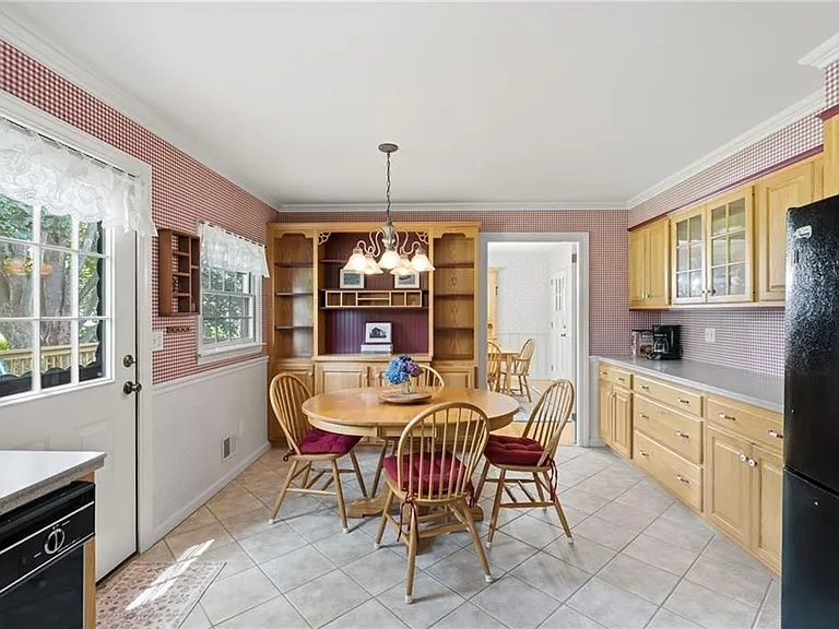 131 Taylor Rd — Photo 9