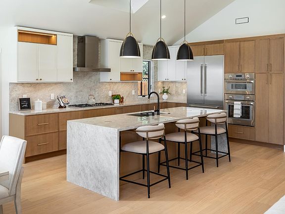 5th image of 642 Park Ct