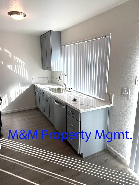 3 bed, 1200 sqft, $2,295 — Photo 4