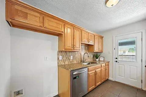 2733 E Wentwood Dr — Photo 16