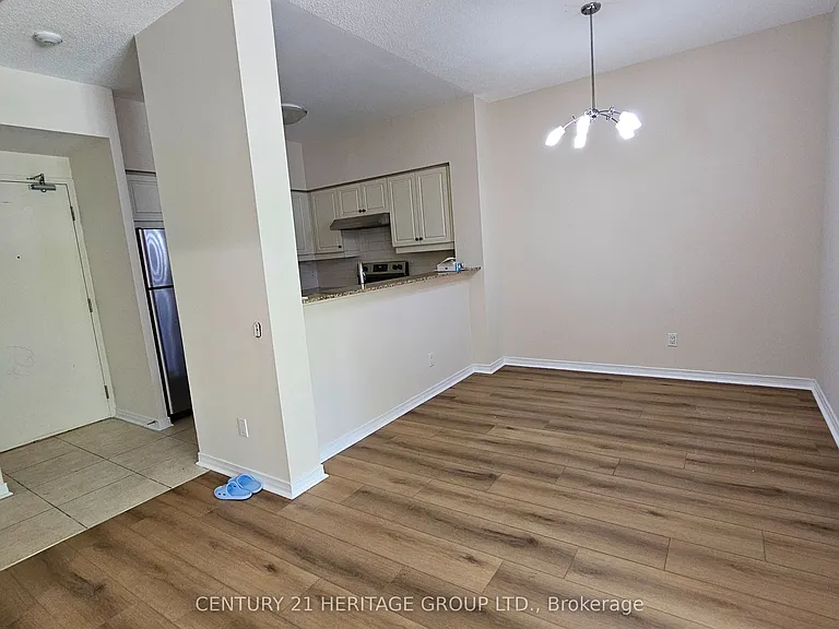 451 Rosewell Ave #202 — Photo 10