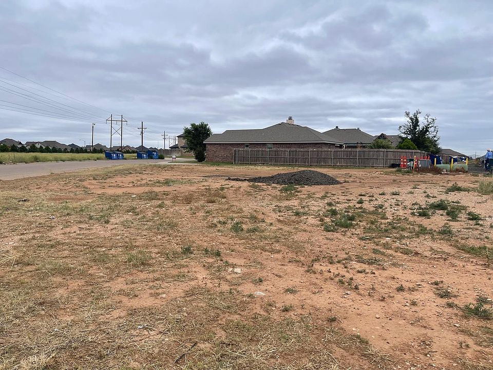 2nd image of 901 Preston Trl