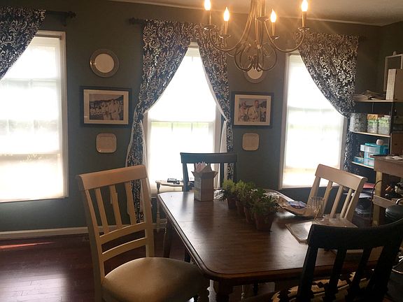 3rd image of 1092 Woods End Ln