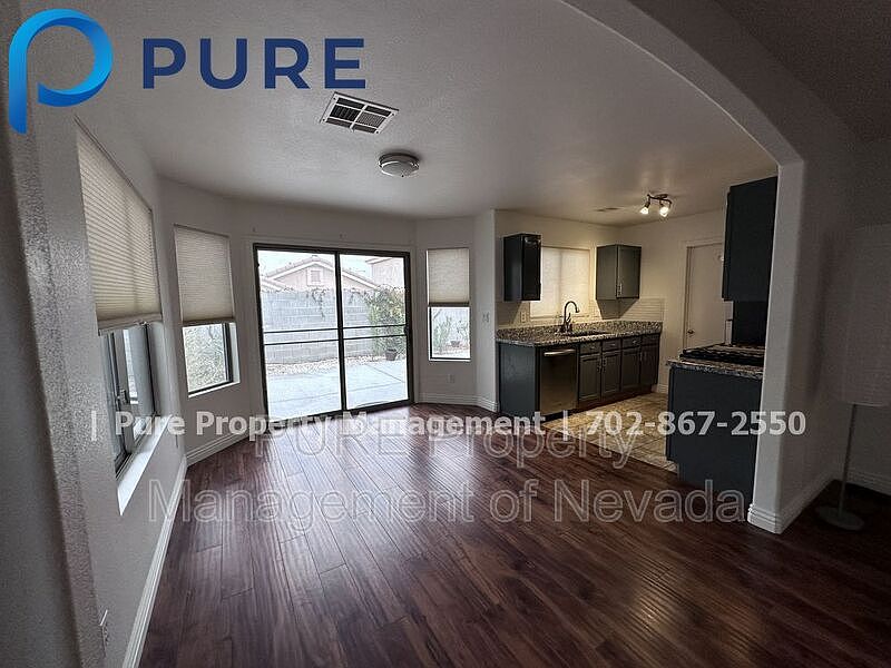 1st image of 4823 Englewood Ave