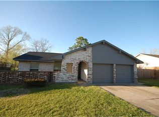 319 Coventry Ln, Alvin, TX 77511