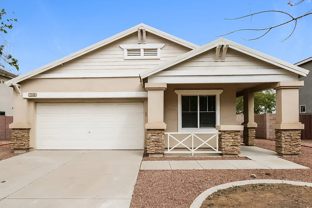 3 bed, 2.0 bath, 1640 sqft, $2,150 — Photo 1