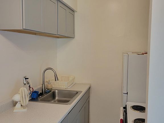 2nd image of 1050 SW 28th St #3