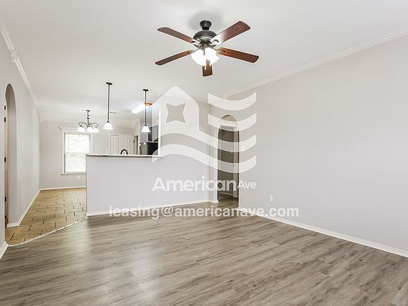 1482063_004_living_room_14055810.jpg