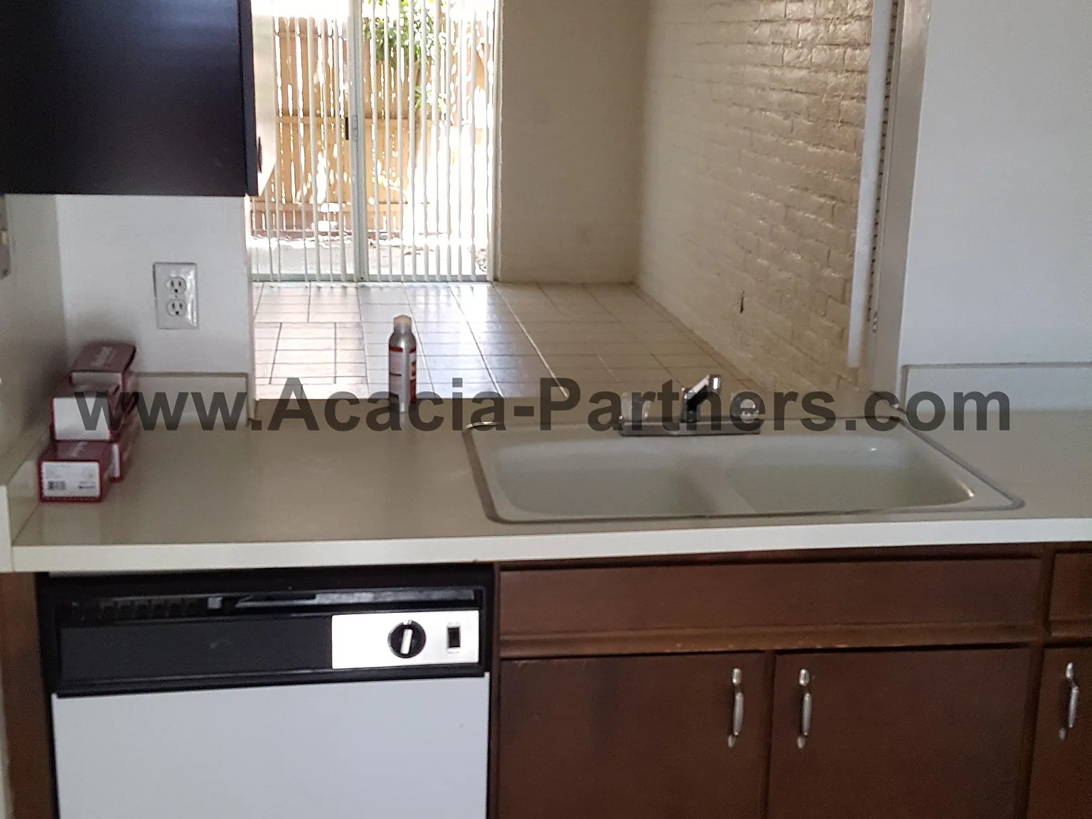 Cute 2 Bed 2 Bath Condo near U of A with Carport — Photo 4