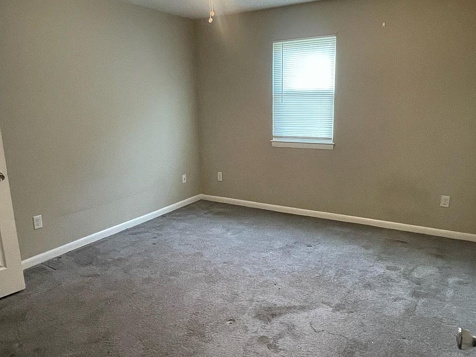 2nd image of 963 Philpotts Rd