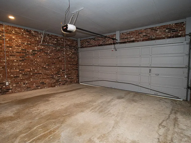 1110 Slann Dr — Photo 53