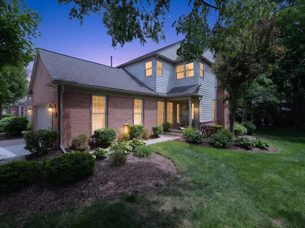39639 Dun Rovin Dr, Northville, MI 48168