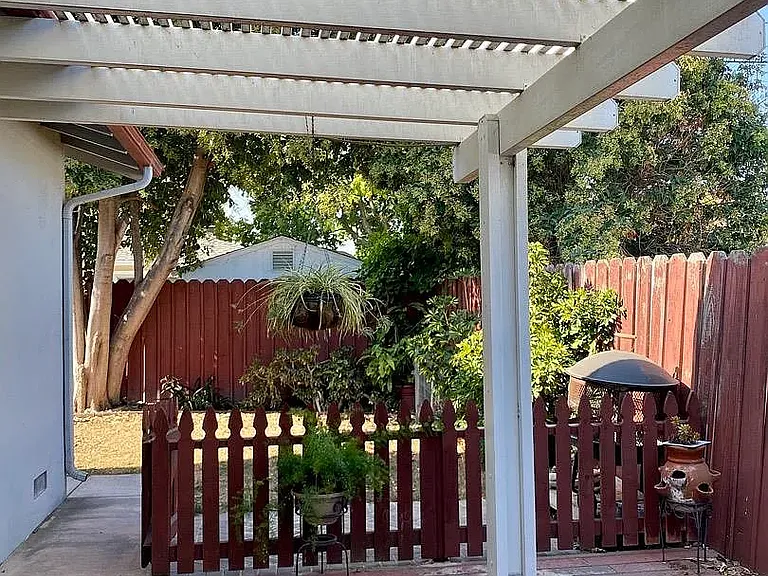 2212 Francis Ave — Photo 34