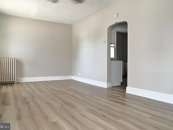 3rd image of 875 E Prospect St