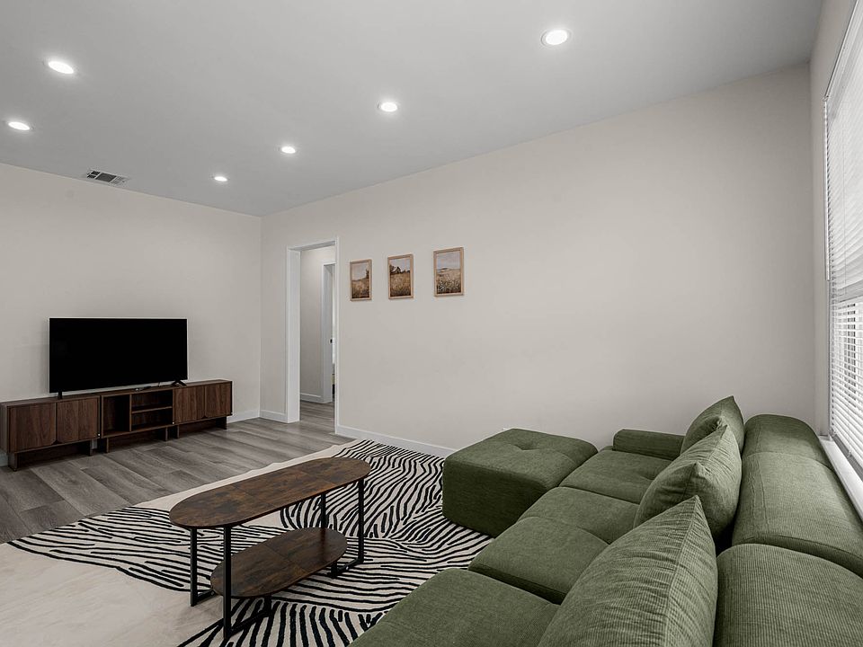 1st image of 2231 N Niagara St #101