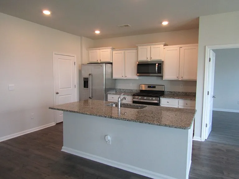 2165 Ainsley Dr — Photo 12