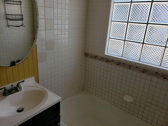 Hall Bath off master