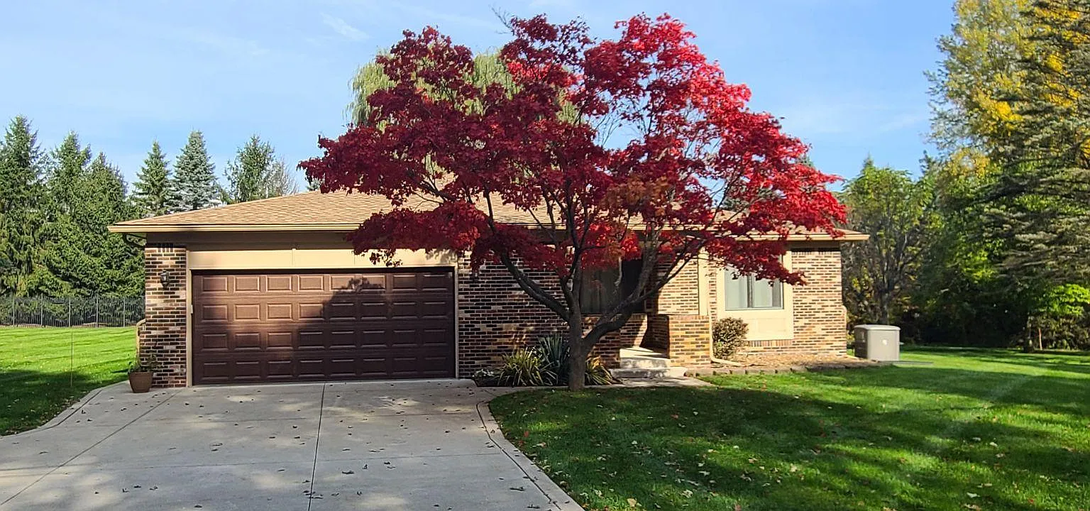 3 bed, 1.5 bath, 3400 sqft, $3,000 — Photo 1