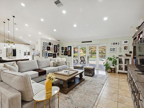 3rd image of 385 NW 164th Avenue