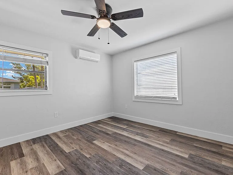 1561 Maravilla Ave — Photo 20