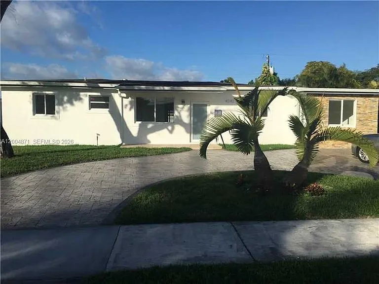 4241 SW 98th Ave — Photo 1