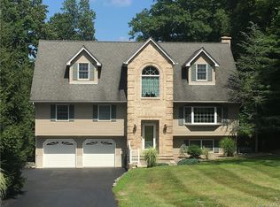 12 Adams Ln, Airmont, NY 10901