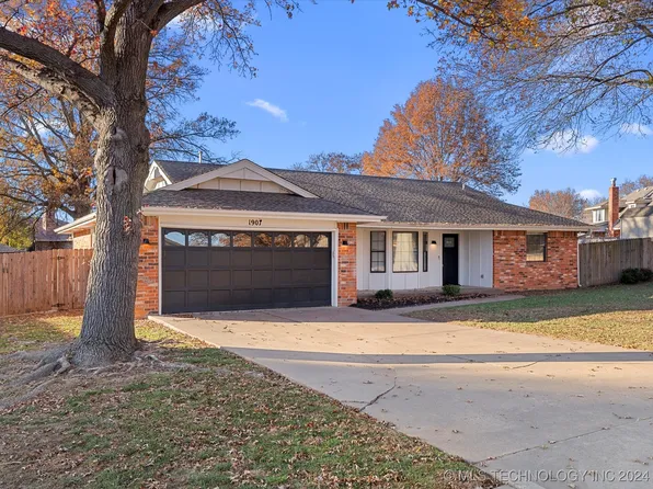 1907 Rolling Hills Dr, Bartlesville, OK 74006