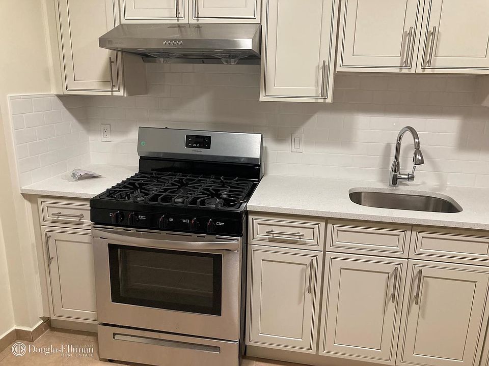 1st image of 194 Bay 20th St #1R