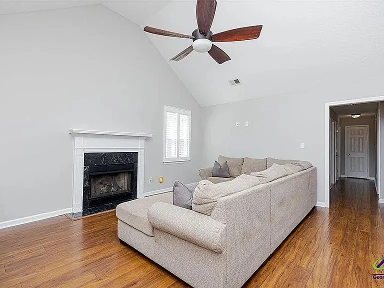 208 Stirling Bridge Dr — Photo 4