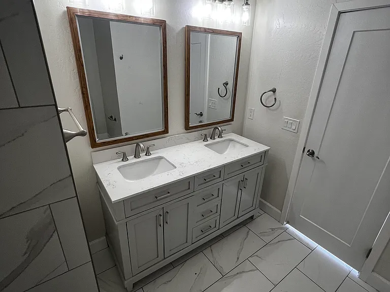 551 W 17th Pl — Photo 21